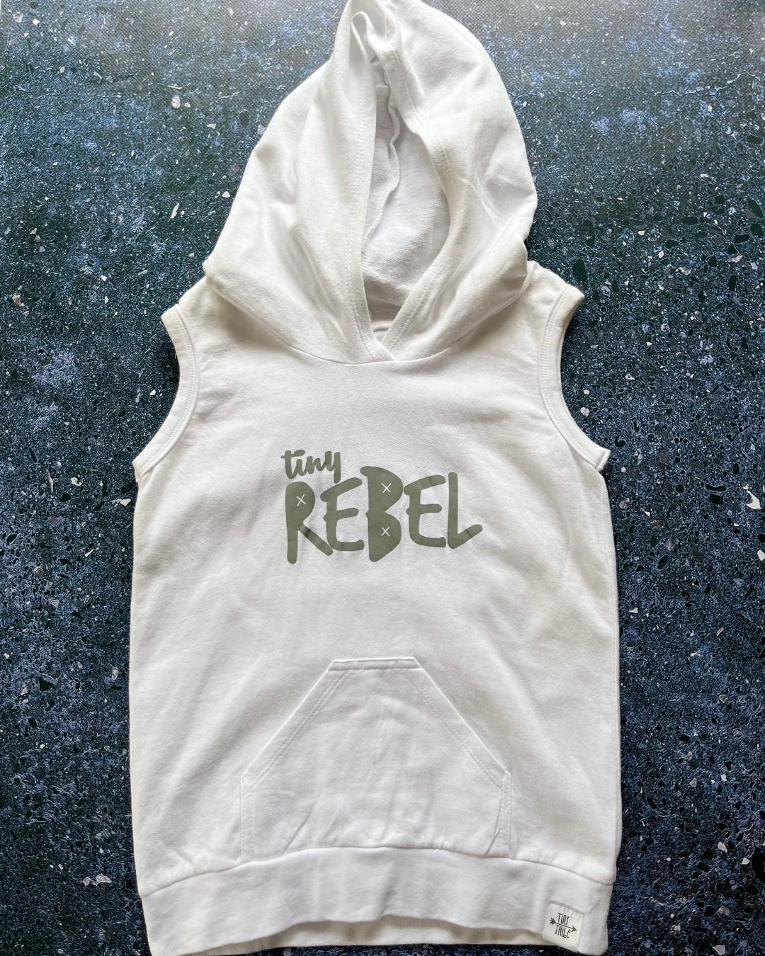 Tiny Tribe white hooded vest 5/6Y
