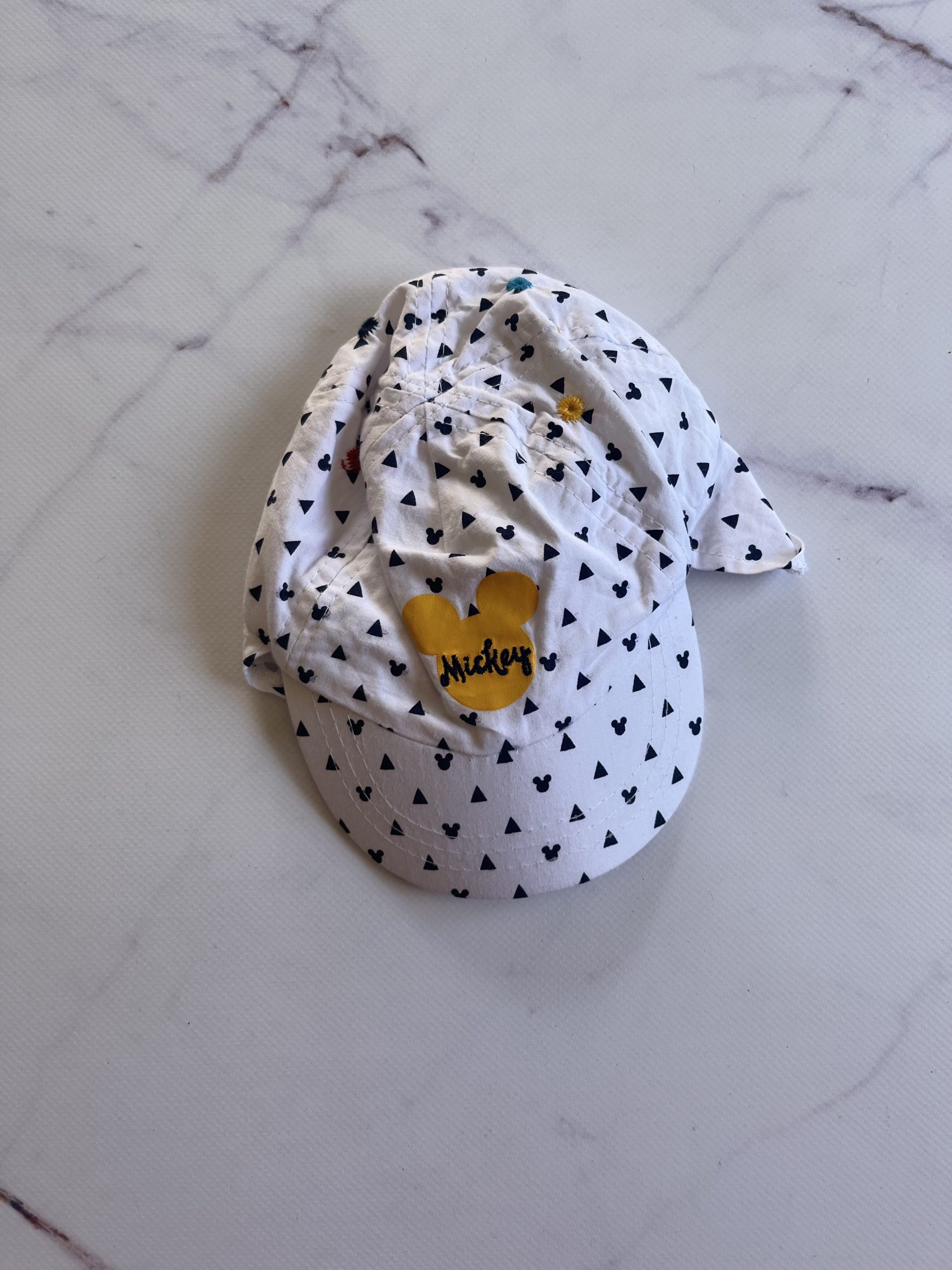 Disney white Mickey Mouse cap 3/5M