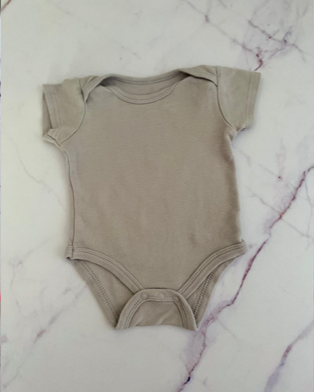 Kyle & Deena grey baby grow 3/6M