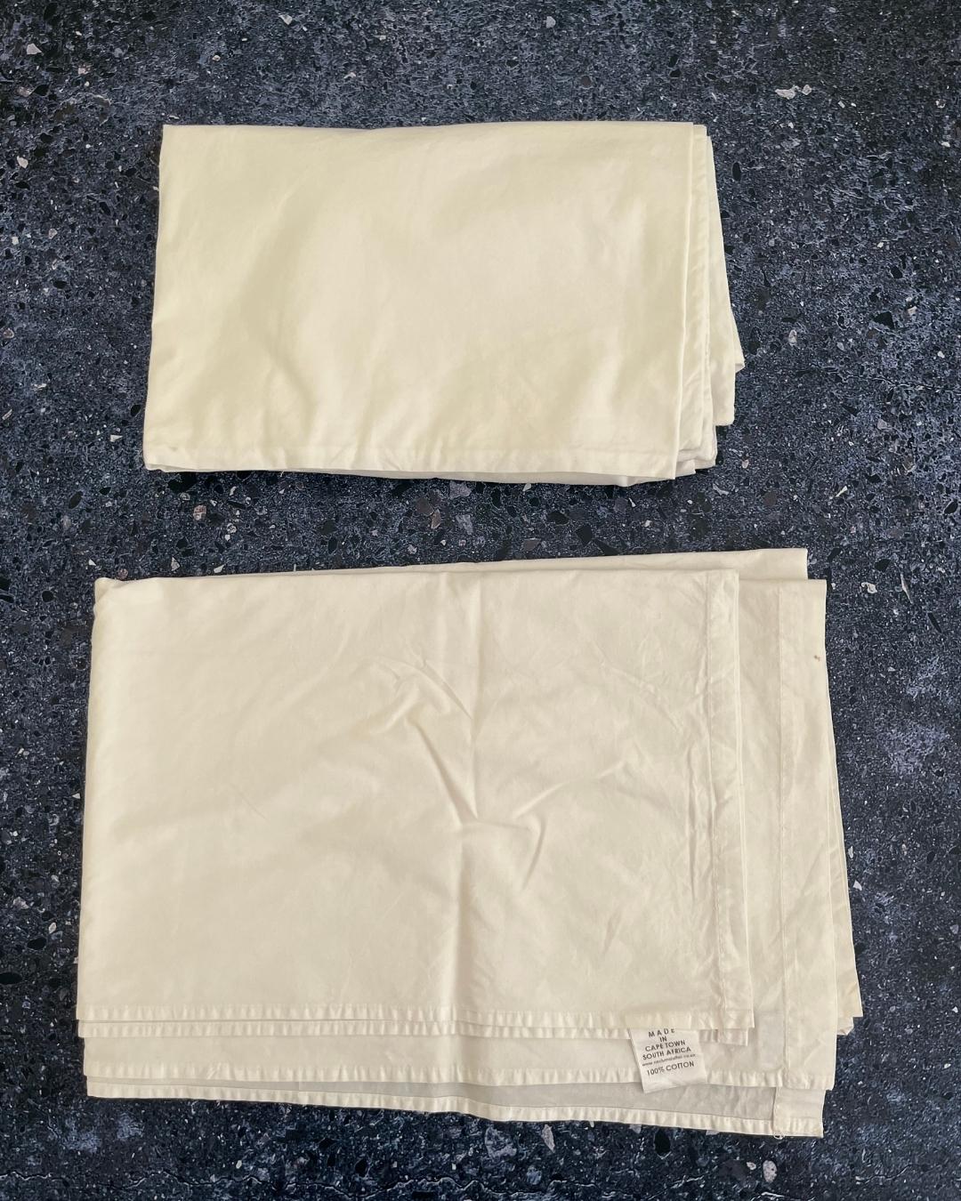 White set of two single sheets