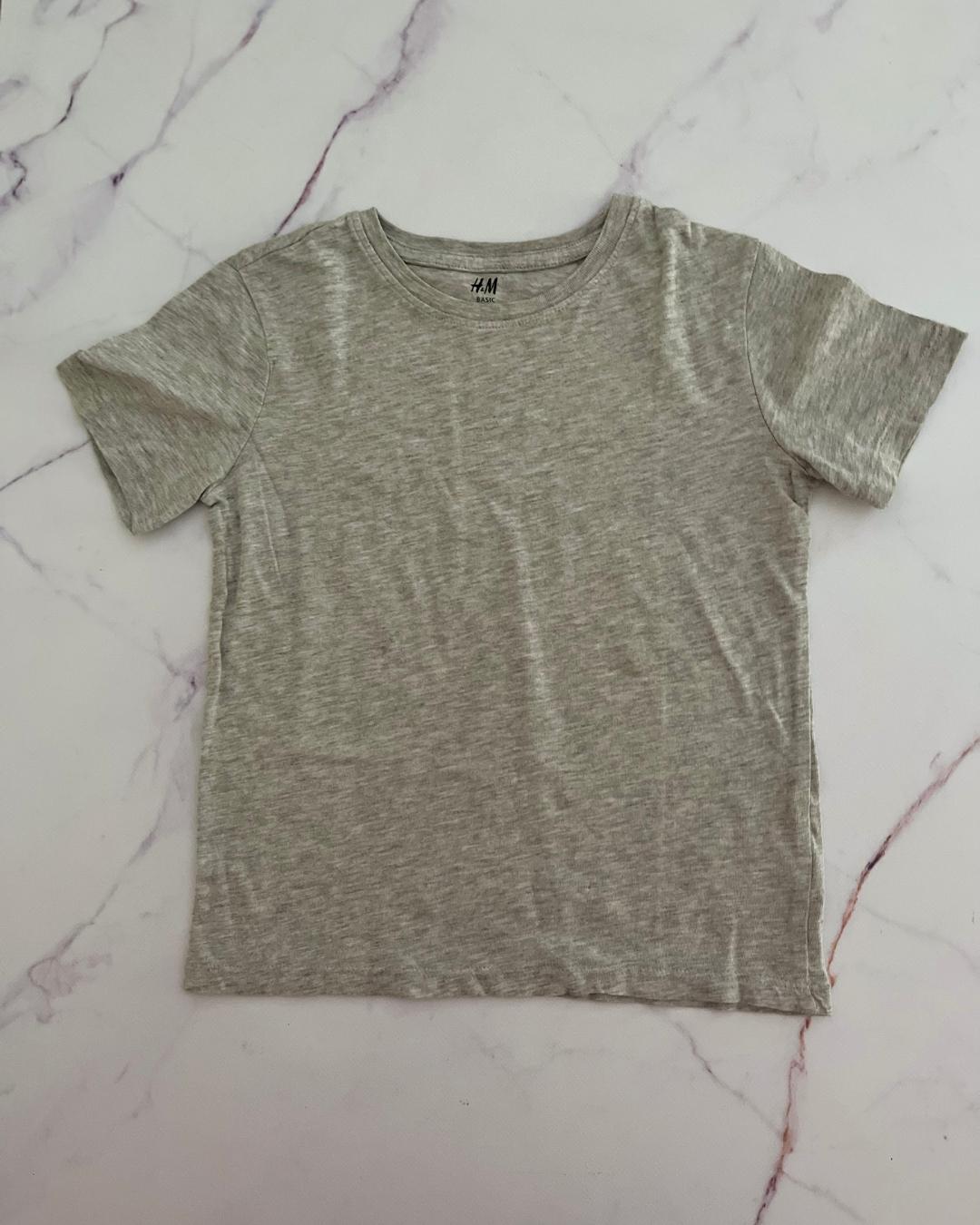 H&M grey T shirt 4/6Y