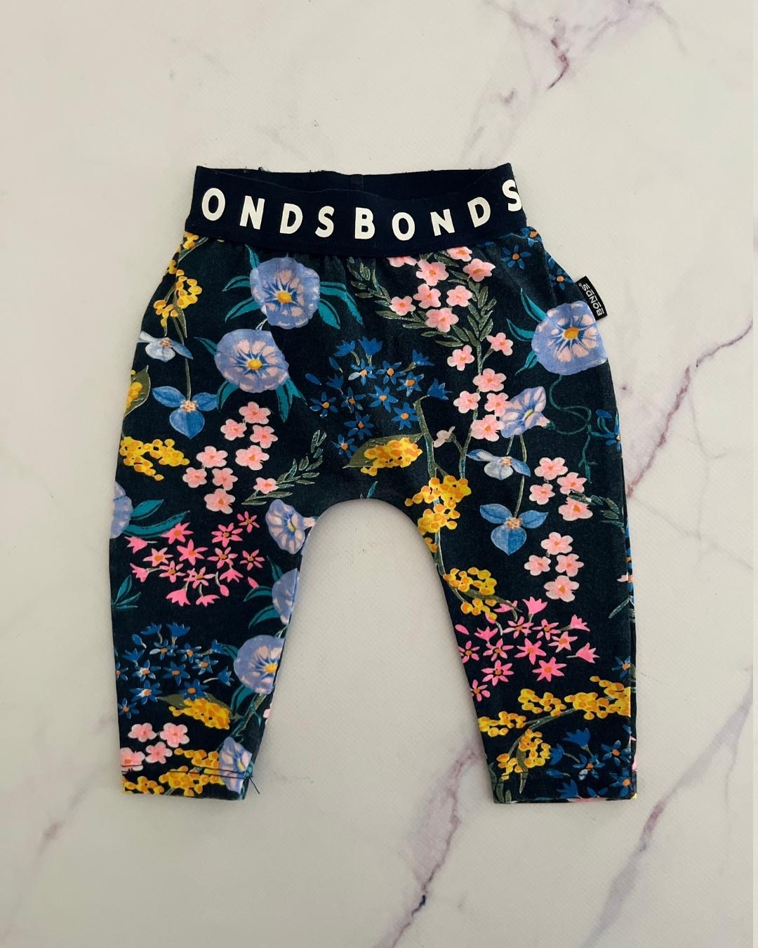 Bonds black flower pants 0/3M