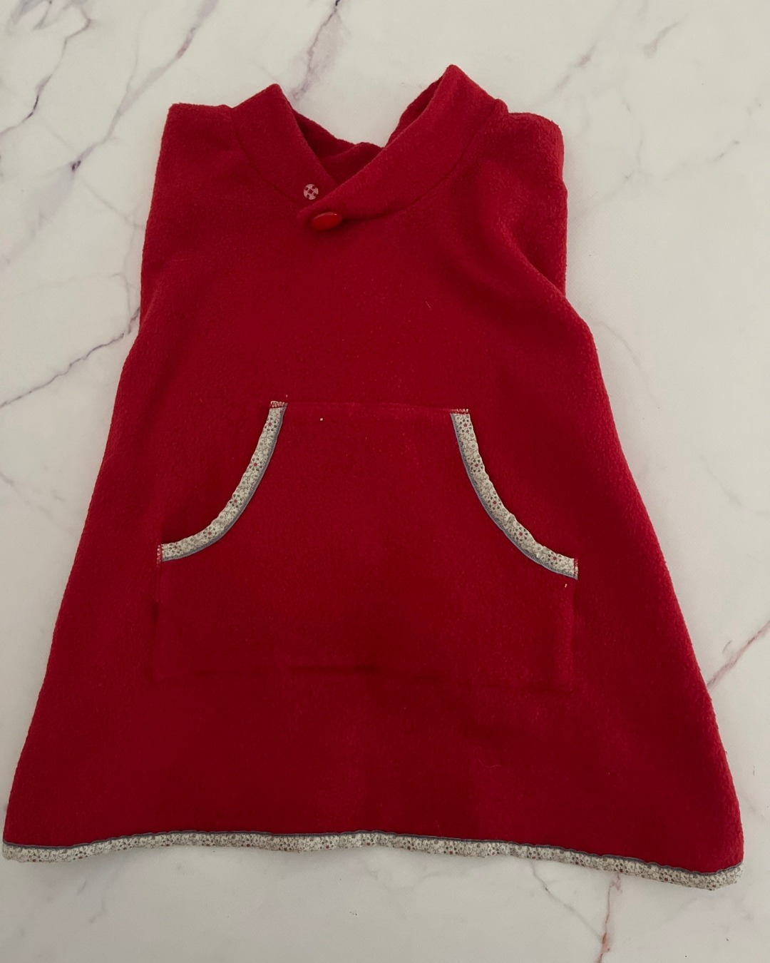Red fleece poncho 4/6Y