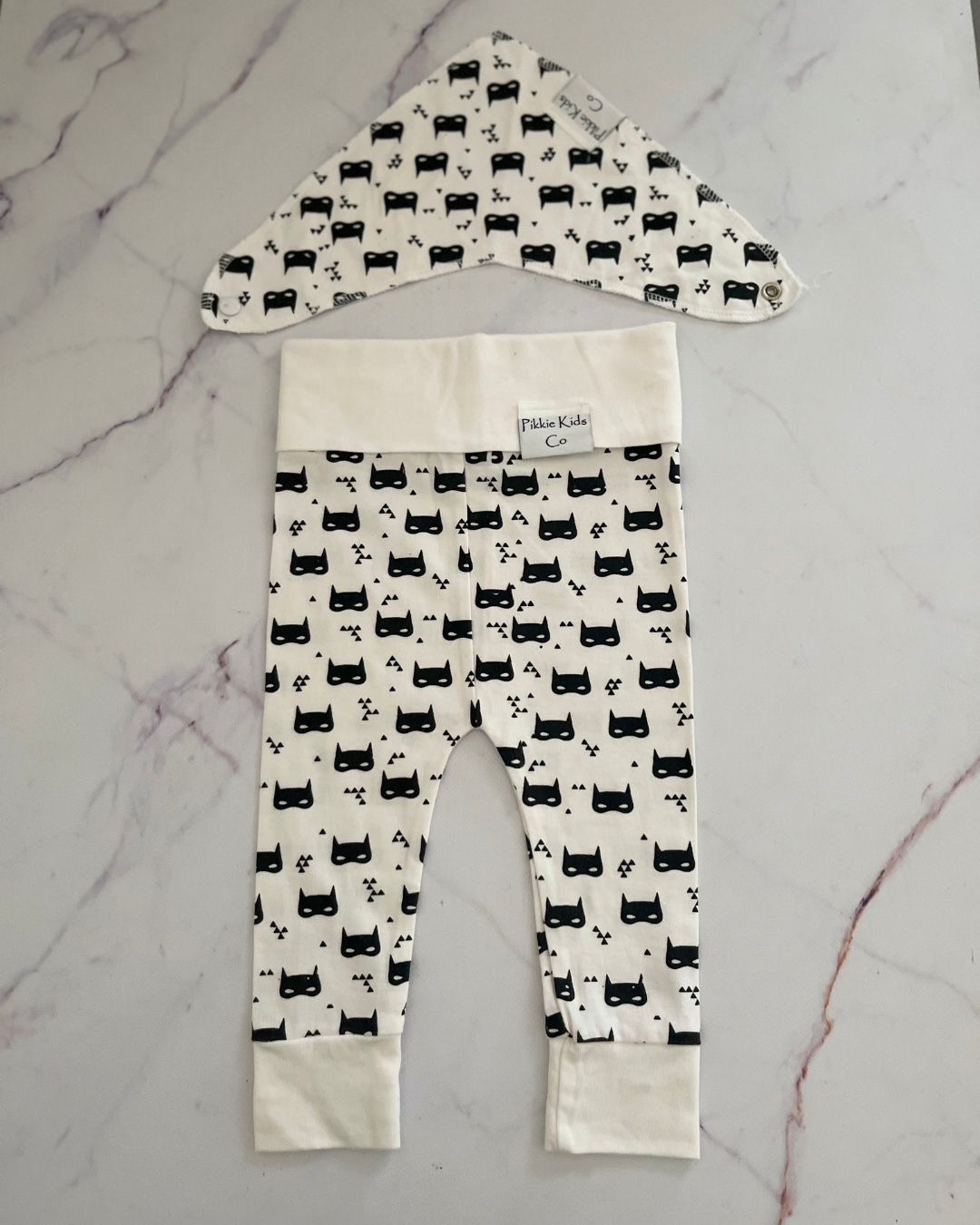 Pikkie Kids white batman pants and bib