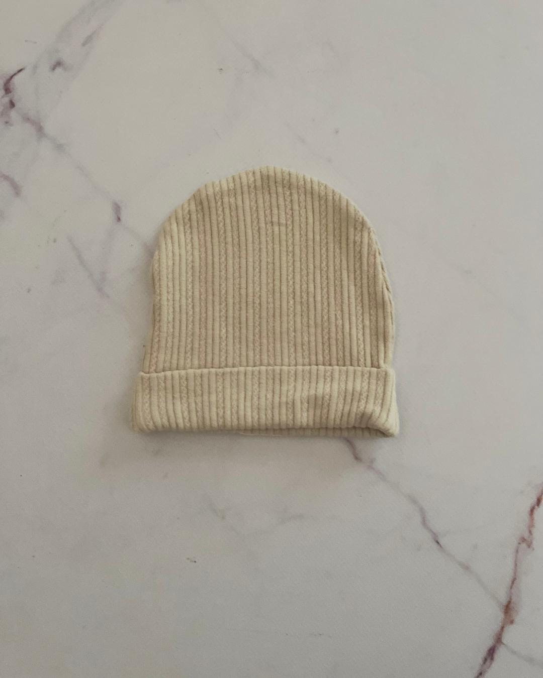 Keedo beige ribbed beanie 0/3M