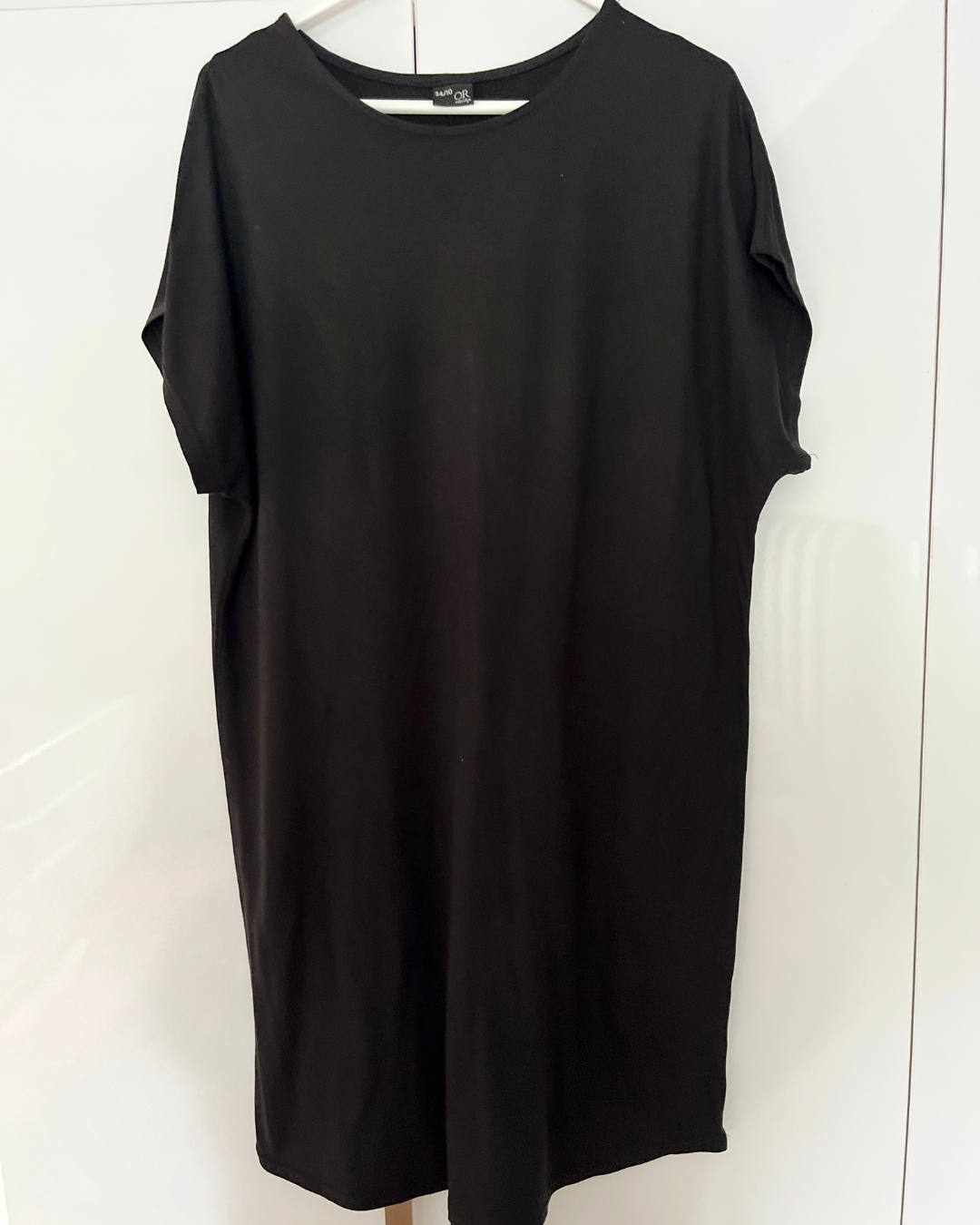 Oakridge black maternity top Size 34