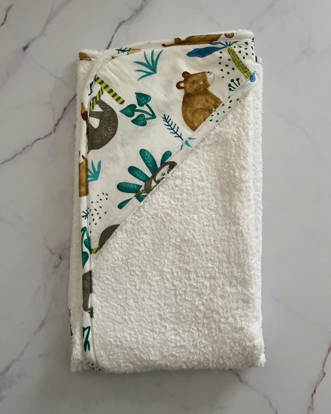 *NEW* Maman & Moi white hooded towel bears