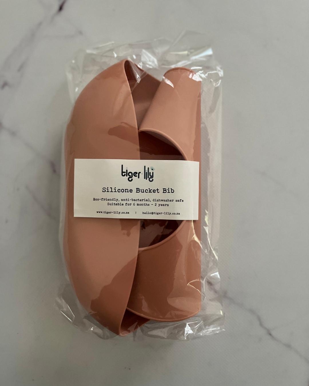 *NEW* Tiger Lily peach silicone feeding bib