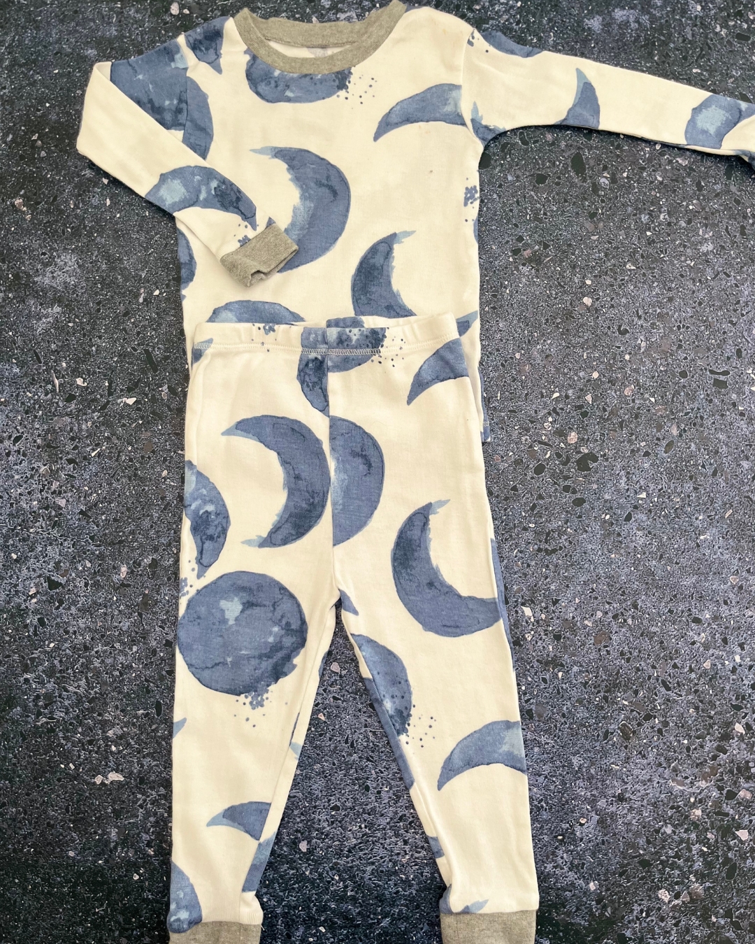 Burts Bees Babies white moon pajama set 18M