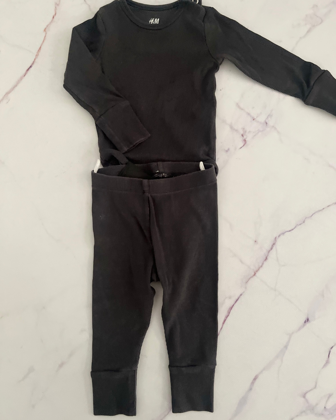 H&M charcoal ribbed baby grow and pants 4/6M