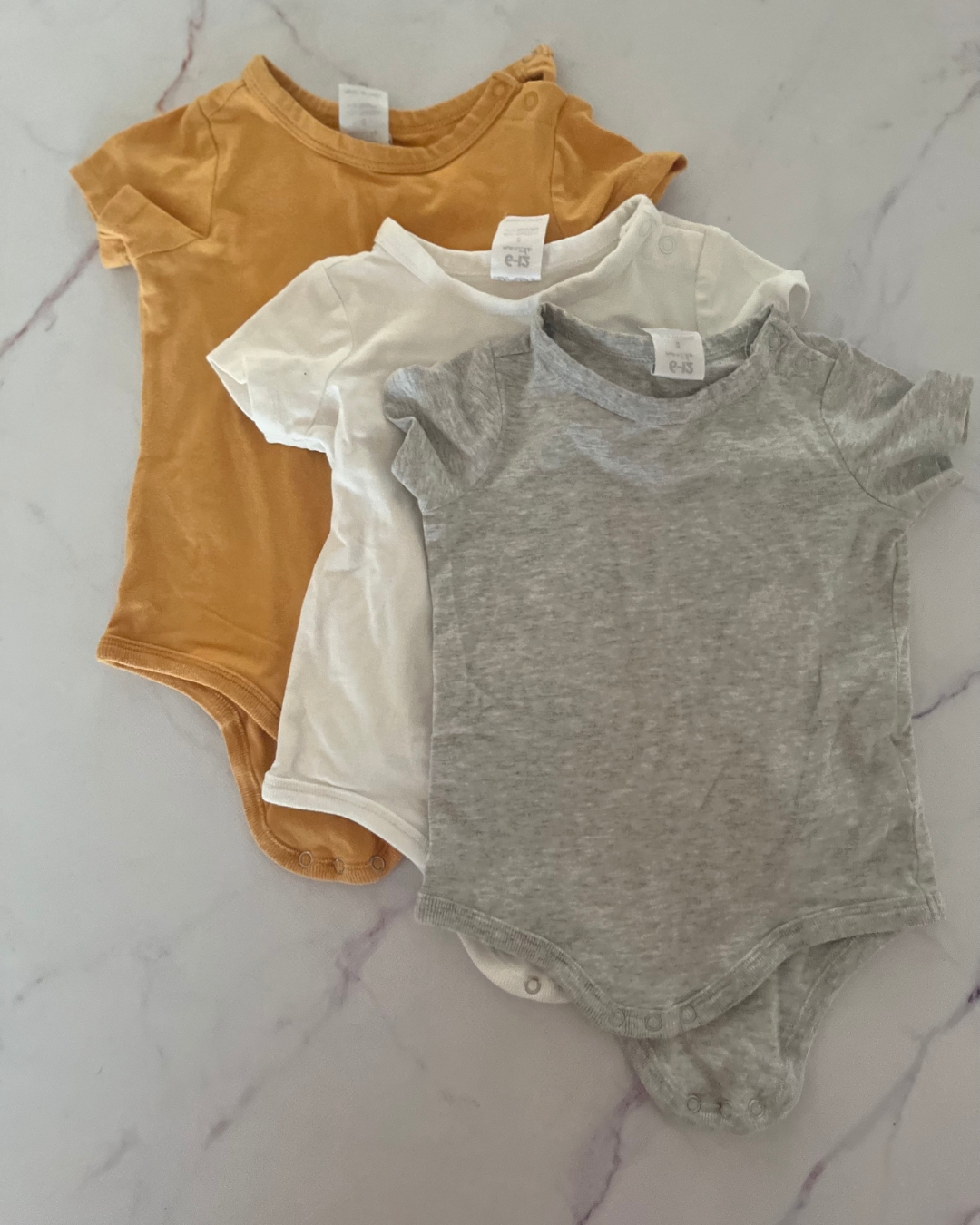 Cotton On white, yellow and grey onesie set 6/12M