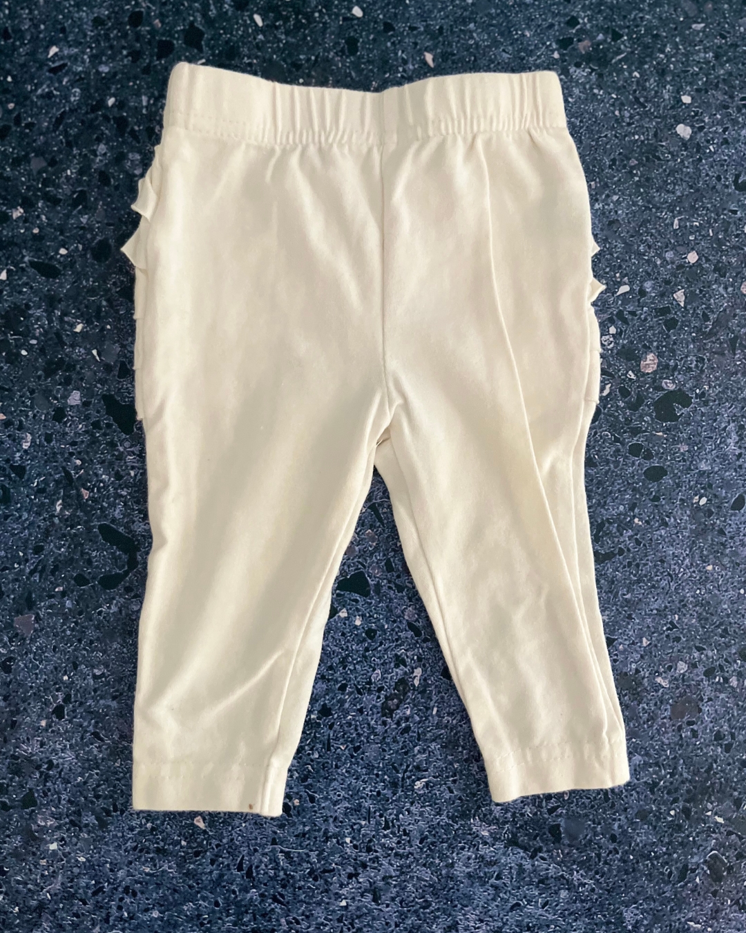 Cotton On white pants with frilly bottom 0/3M