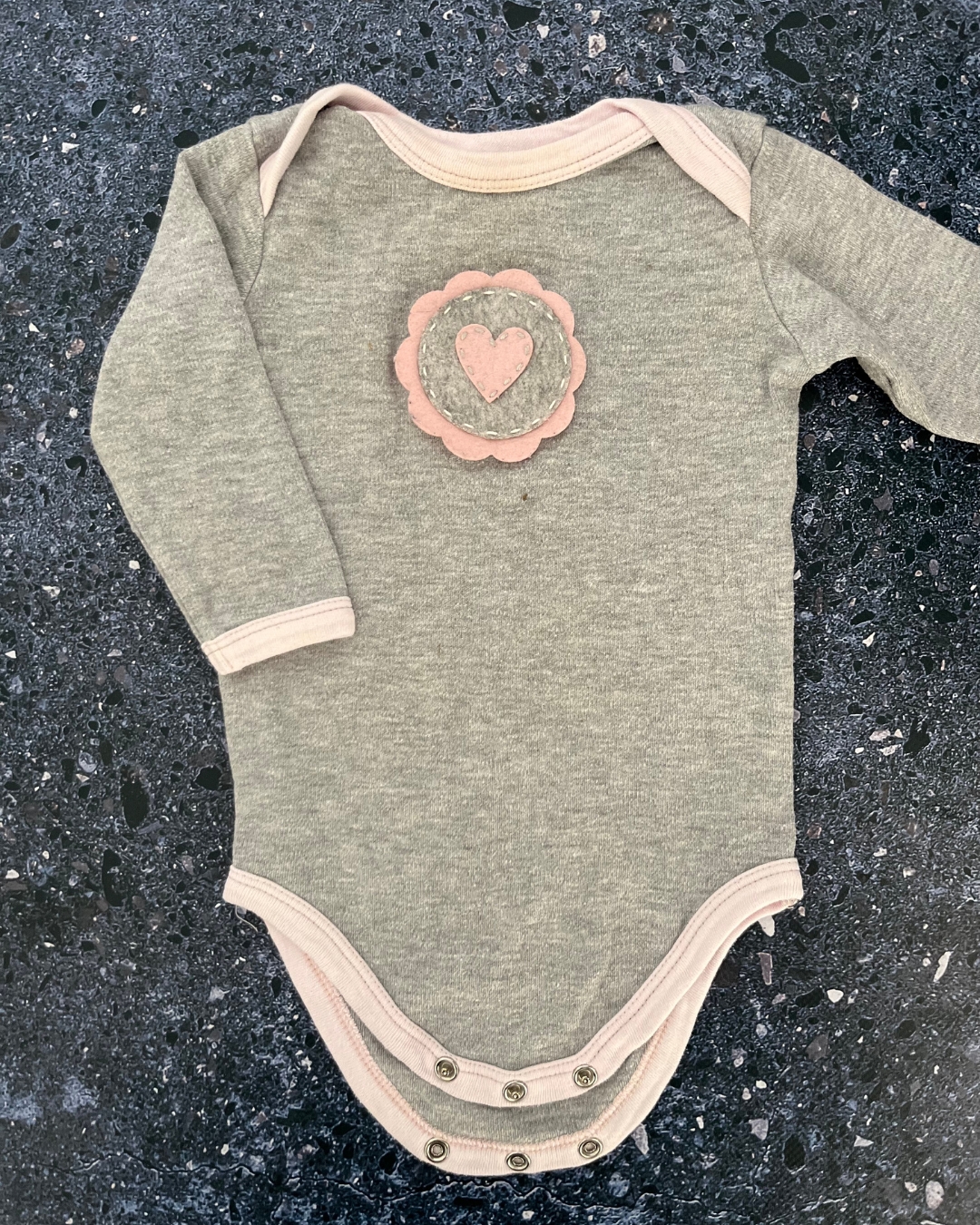 Home Grown African grey hearts baby grow 6/12m