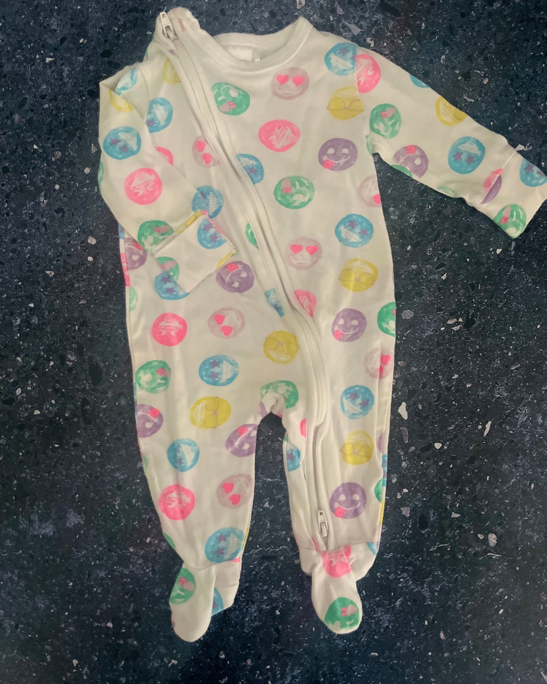 Cotton On white emojis onesie 0/3M