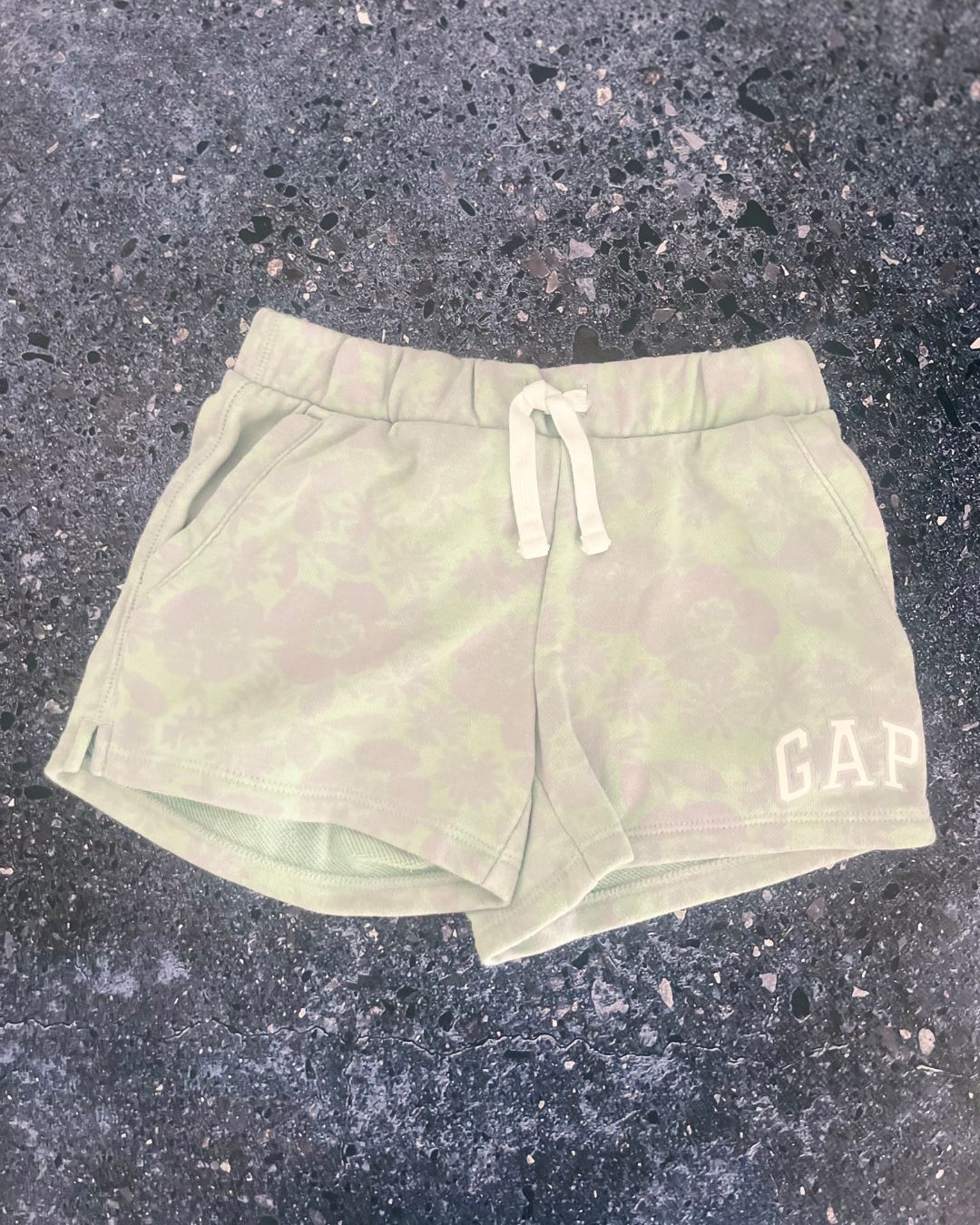 Gap green tie dye shorts 6/7Y