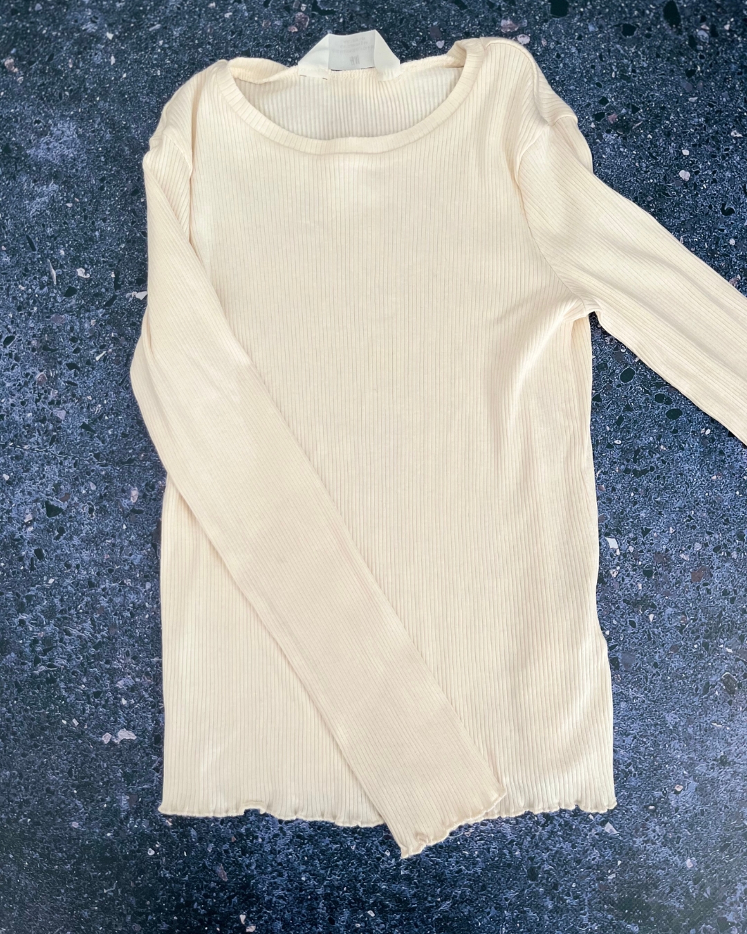 H&M white ribbed long sleeve T shirt 6/8Y