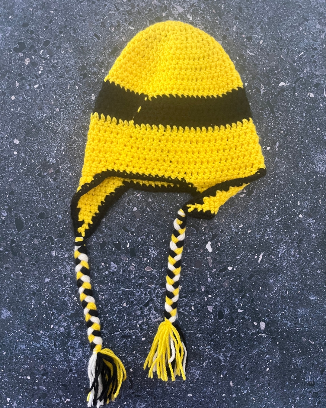 Yellow and black knitted beanie Medium