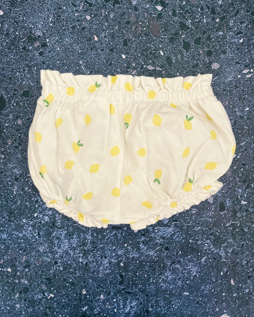 H&M white lemons shorts 2/4M