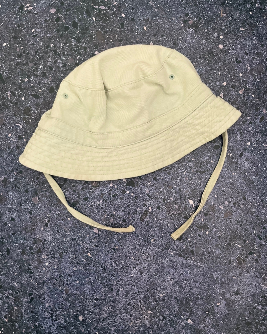 Green striped reversible hat Medium