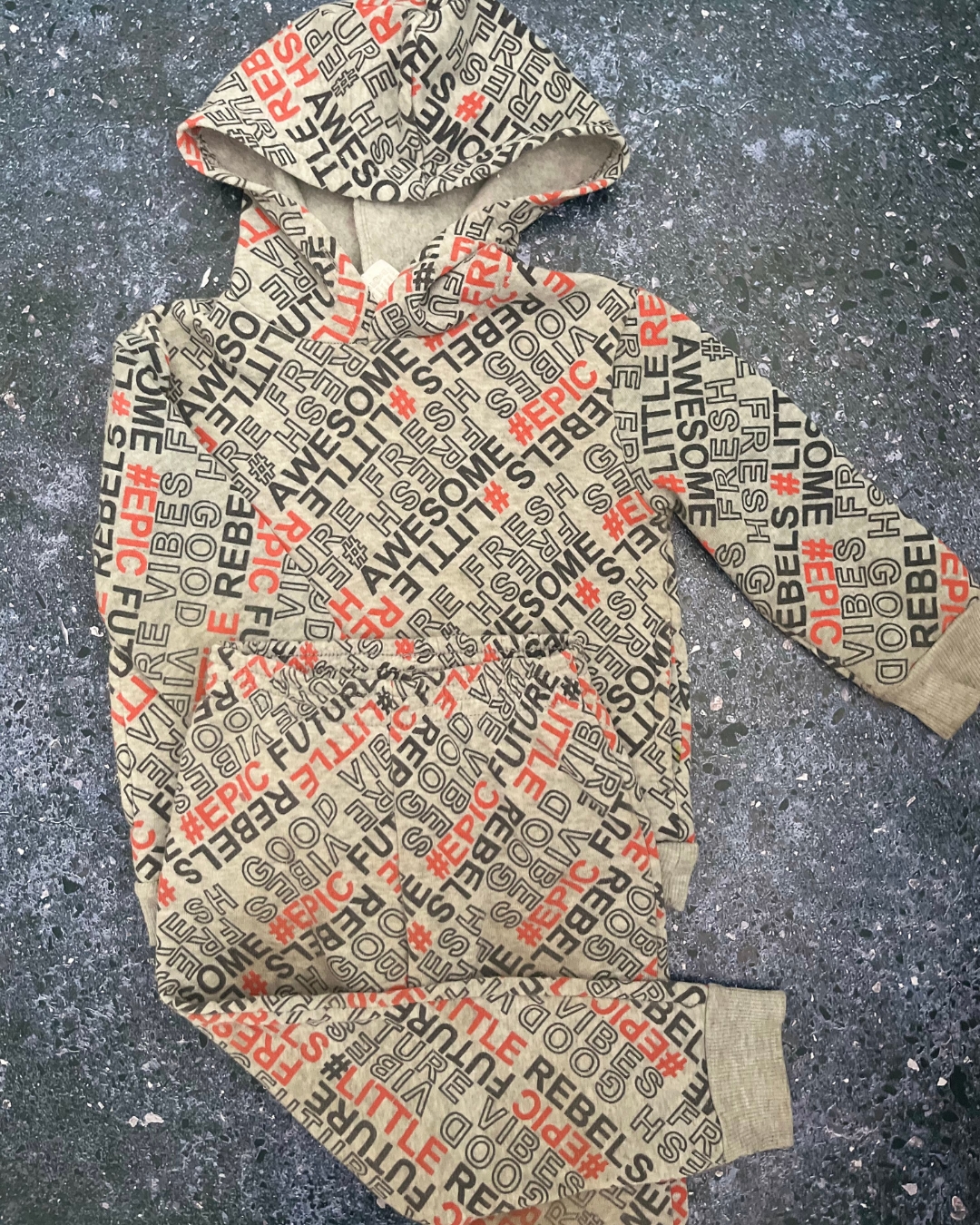 Little Rebels grey Awesome tracksuit set 3/4Y