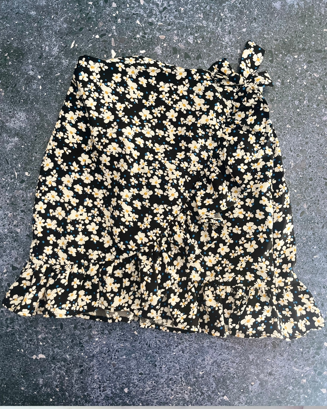 Shein black and white flower skirt 11/12Y