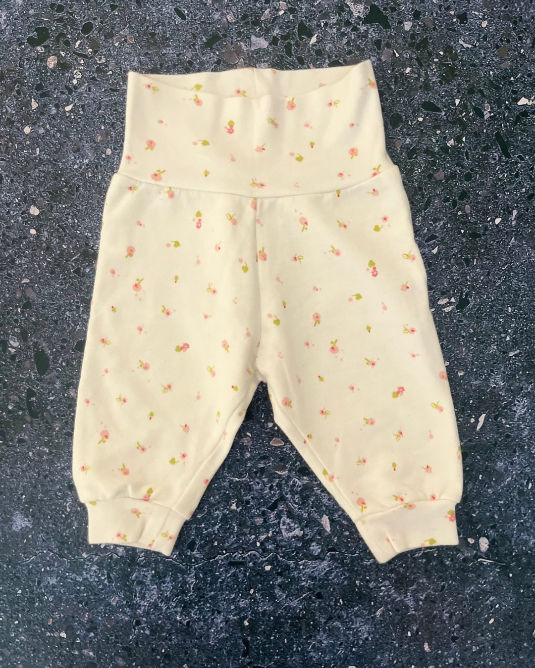 H&M white floral pants 2/4M