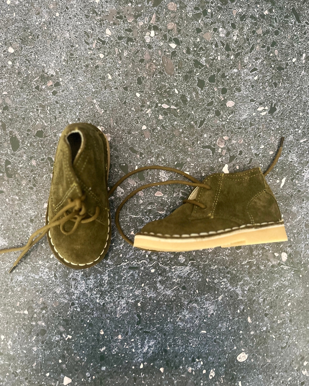 The Little Slipper Co. green veldskoene Size 5