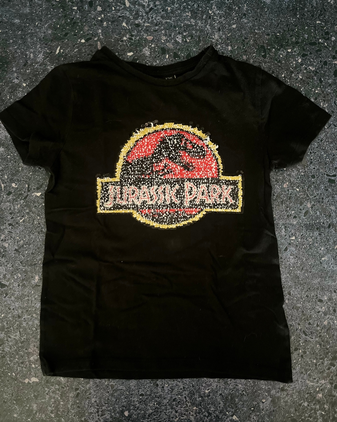 Jurassic Park black sequin T-shirt 6/7Y