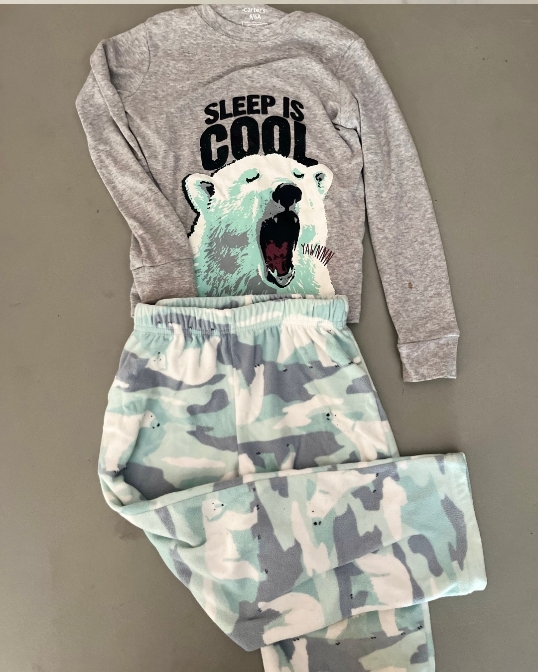 Carter's grey and green polar bear pajama set 6Y