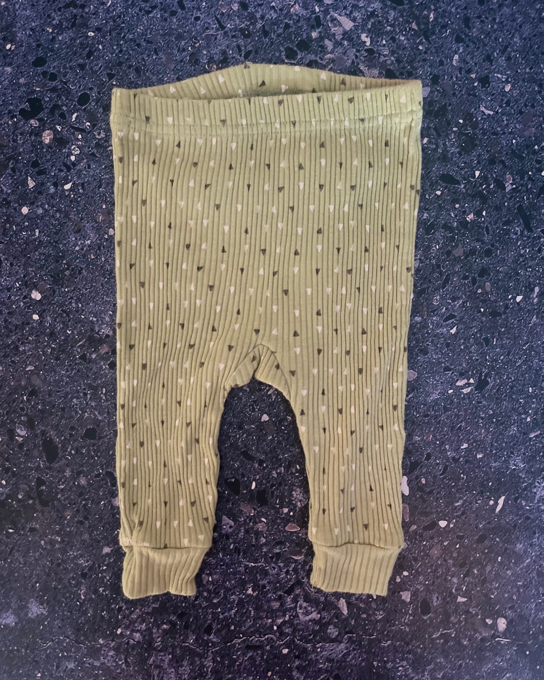 Green ribbed triangle pants 3/6M