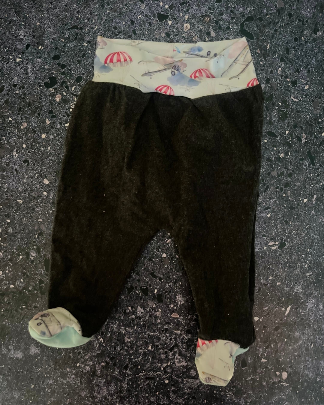 Baby Fings charcoal aeroplane pants 3/12M