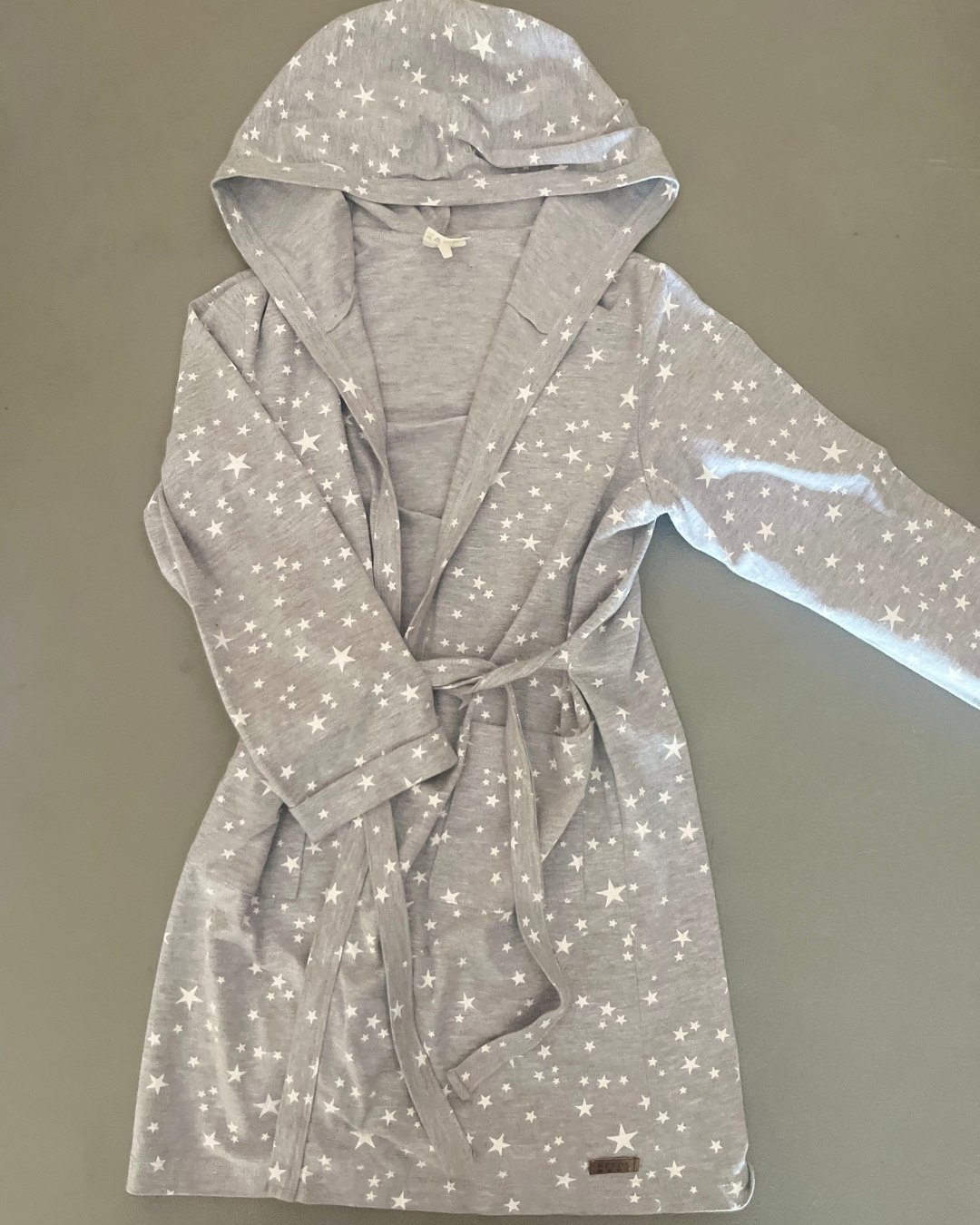 Keedo grey star thin gown 6/7Y