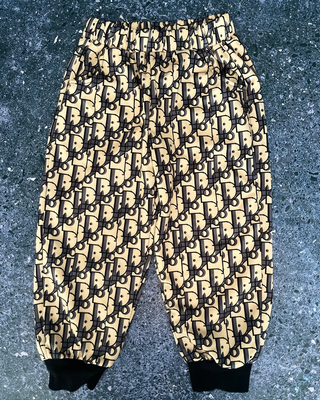 Gold patterned pants 5Y