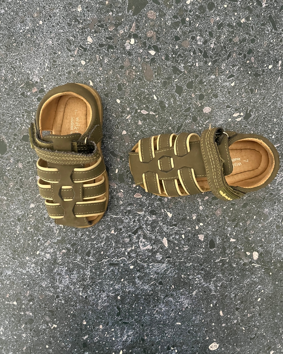 Walkmates green sandals Size 7