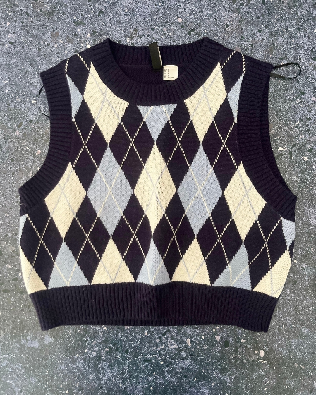 Divided blue diamond sleeveless sweater Small