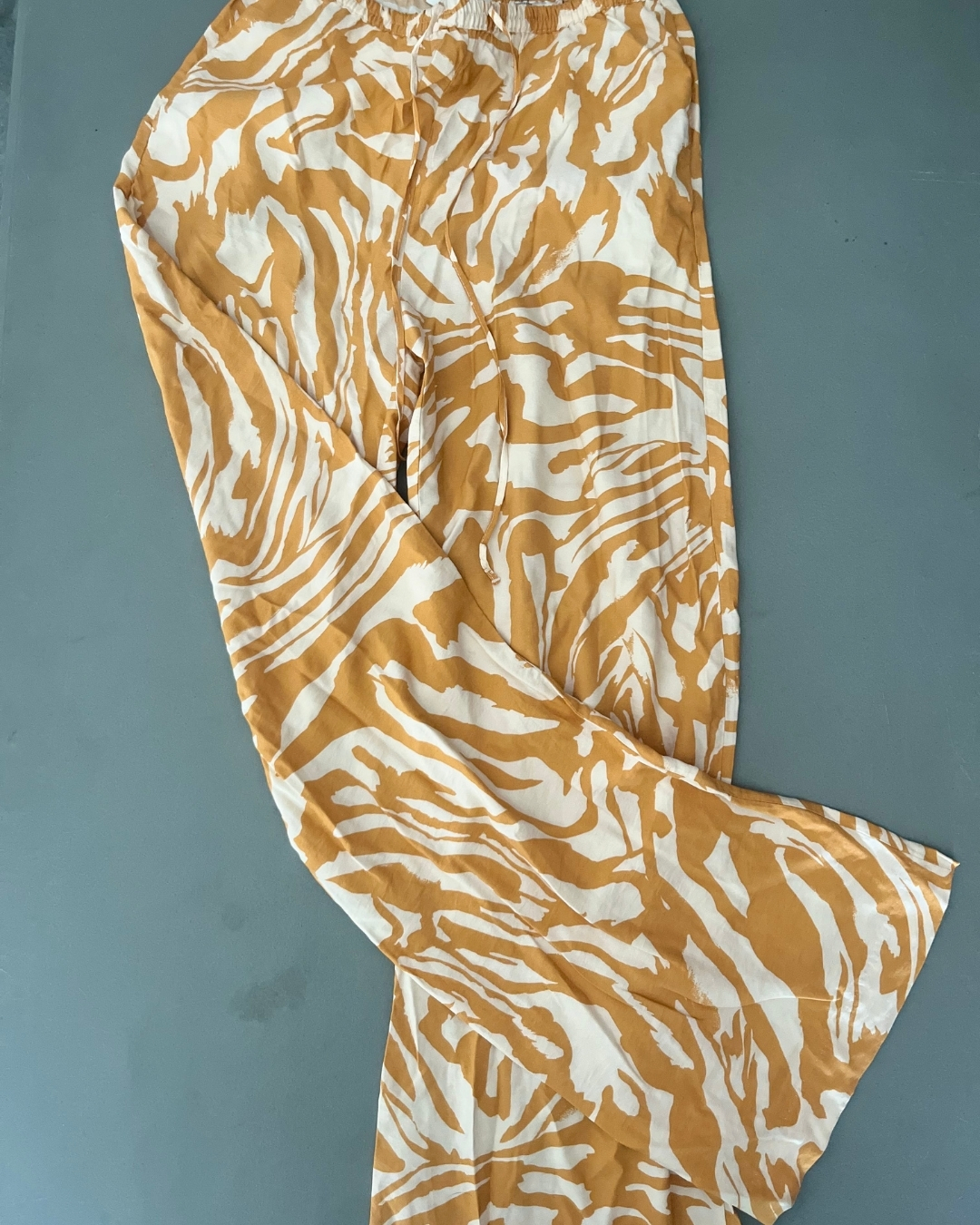 H&M yellow and white patterned pants X Small