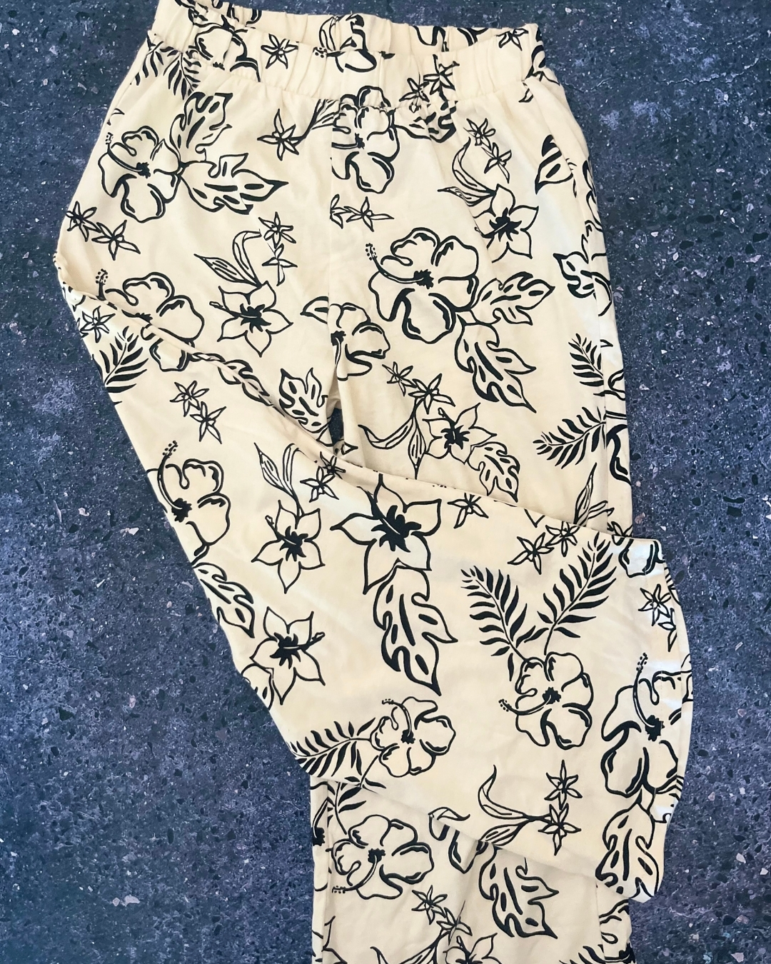 Zara white floral pants 11/12Y