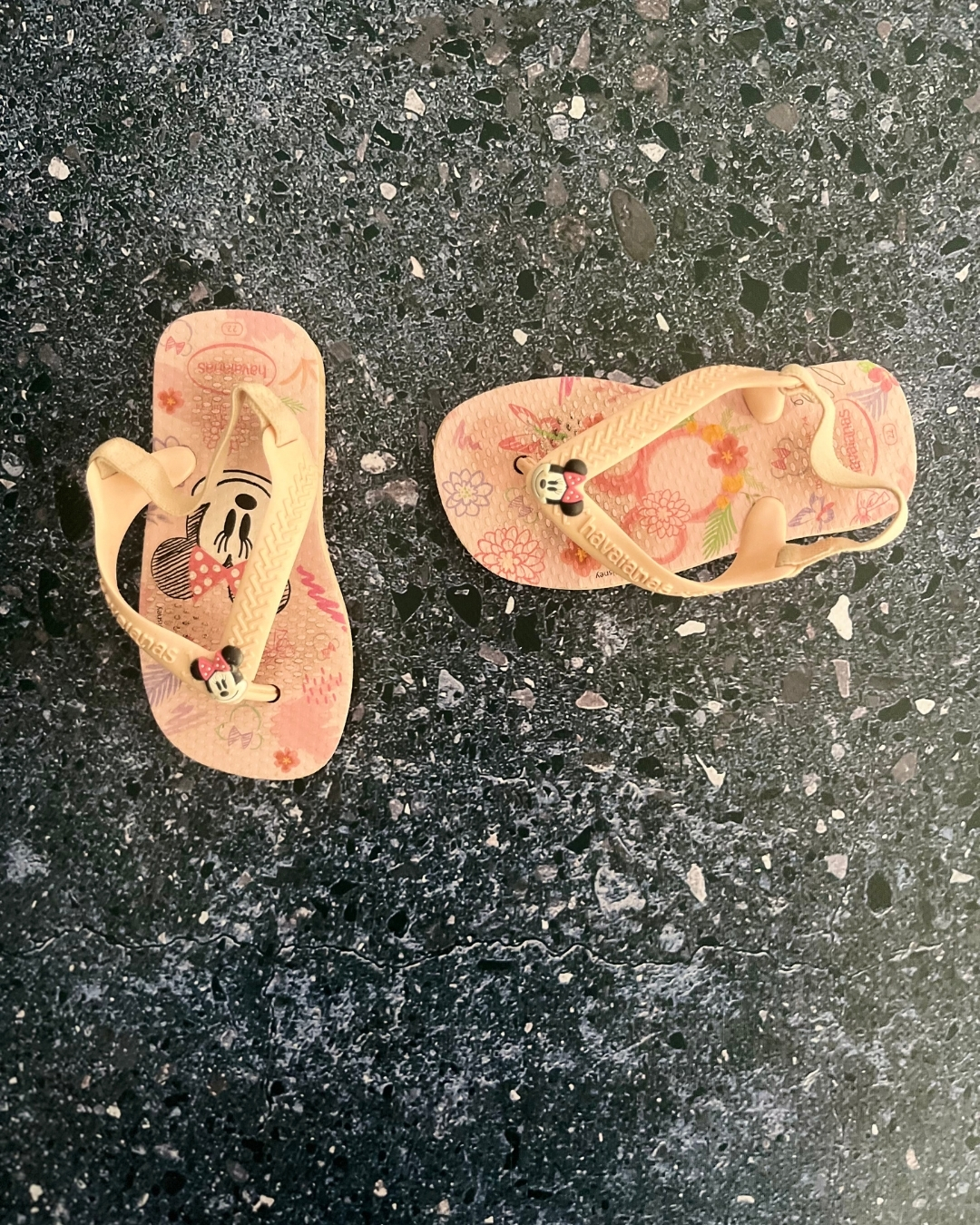 Havaianas pink Minnie Mouse slip slops Size 5