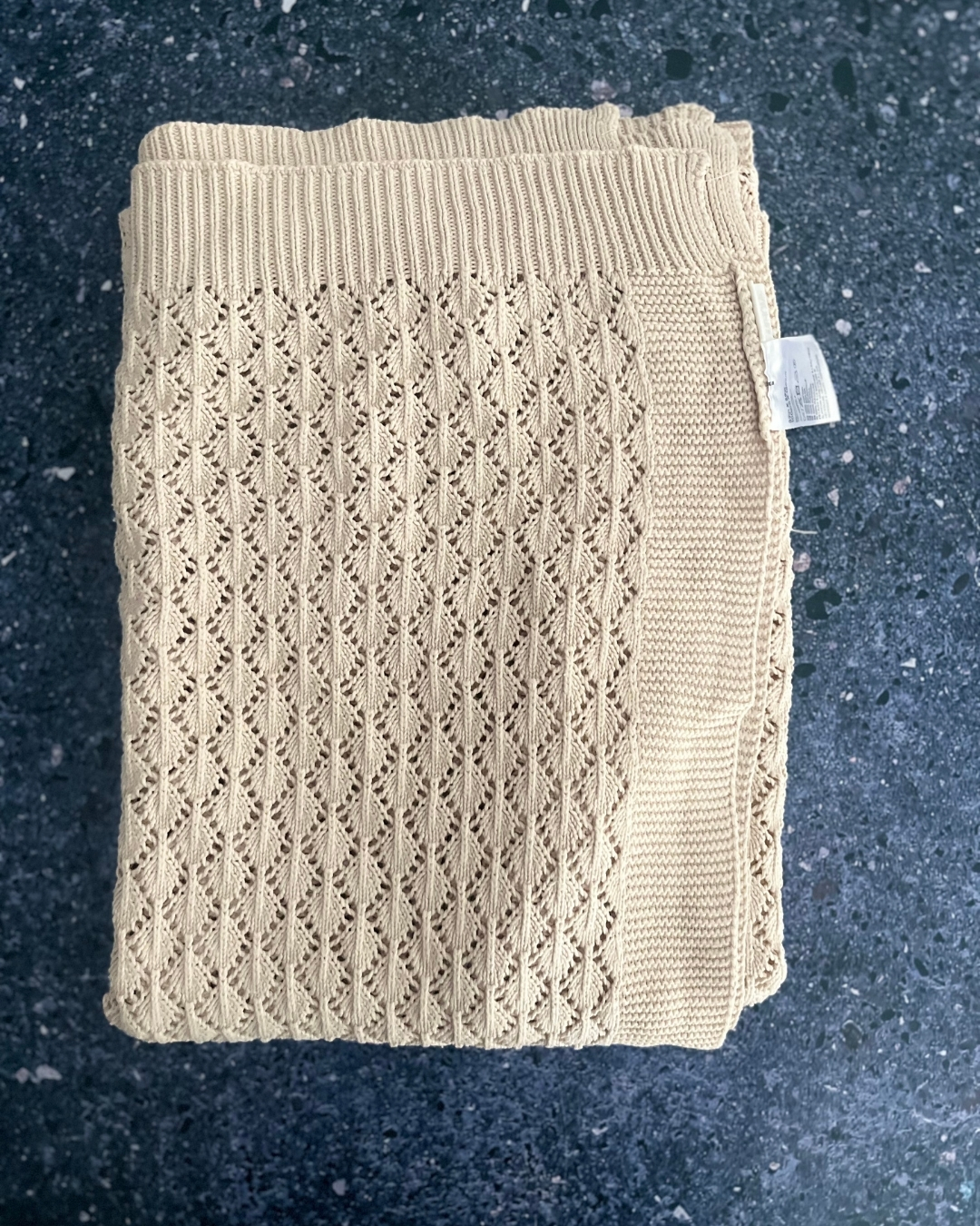 H&M beige tonal blanket