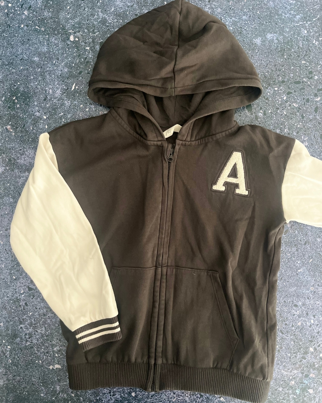 H&M white and black A hoodie 6/8Y
