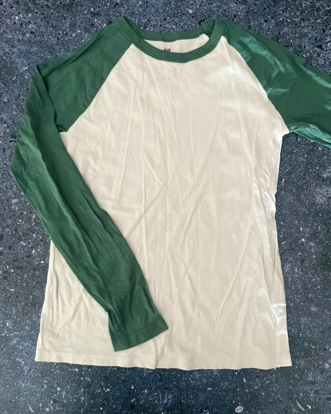 H&M white and dark green long sleeve top 8/10Y