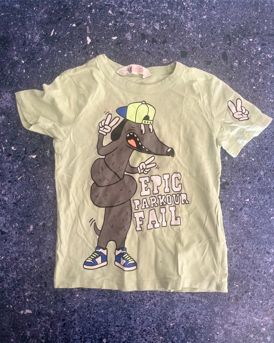 H&M green Epic Parkour Fail T-shirt 3/4Y