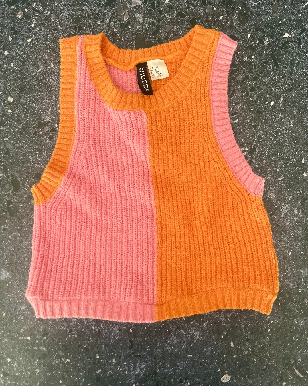 Divided orange pink knitted vest XXS (10/12Y)