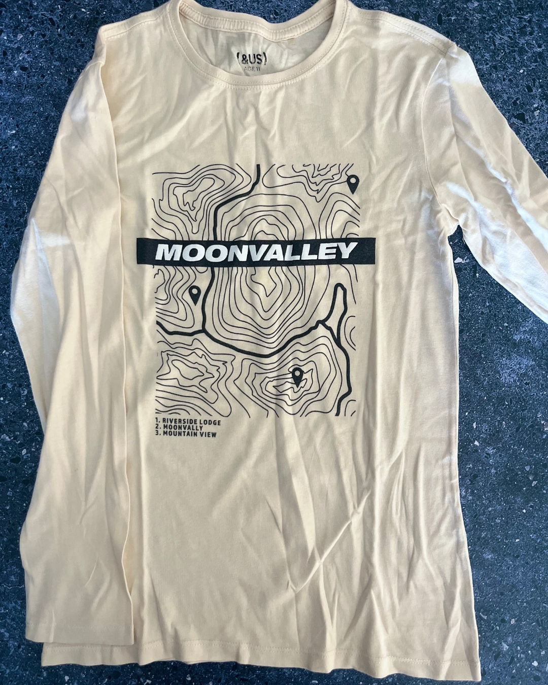 &US beige Moon Valley long sleeve T-shirt 11Y