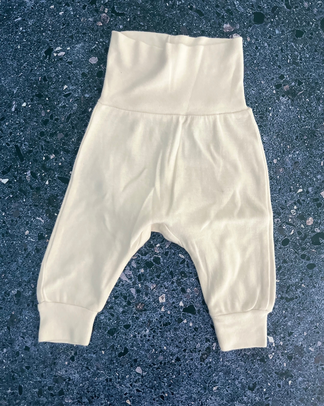 H&M beige pants Newborn