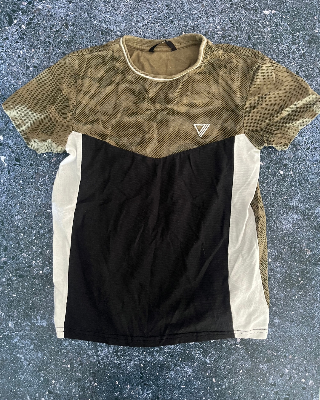 George green camo, white and black T-shirt 10/11Y