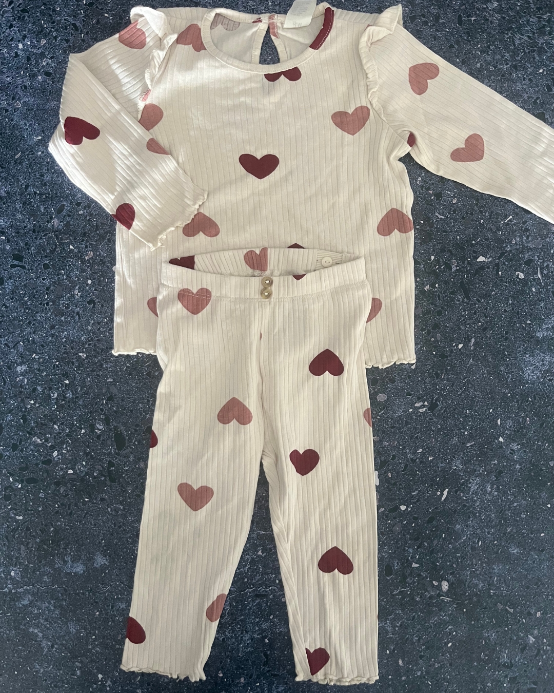 H&M beige hearts ribbed pajama set 9/12M