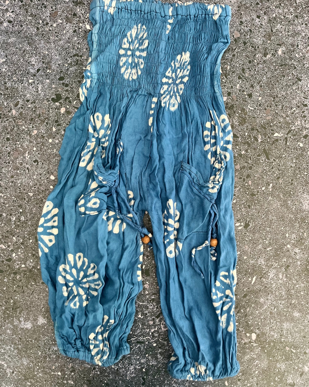 Blue floral stretchy pants 4/5Y