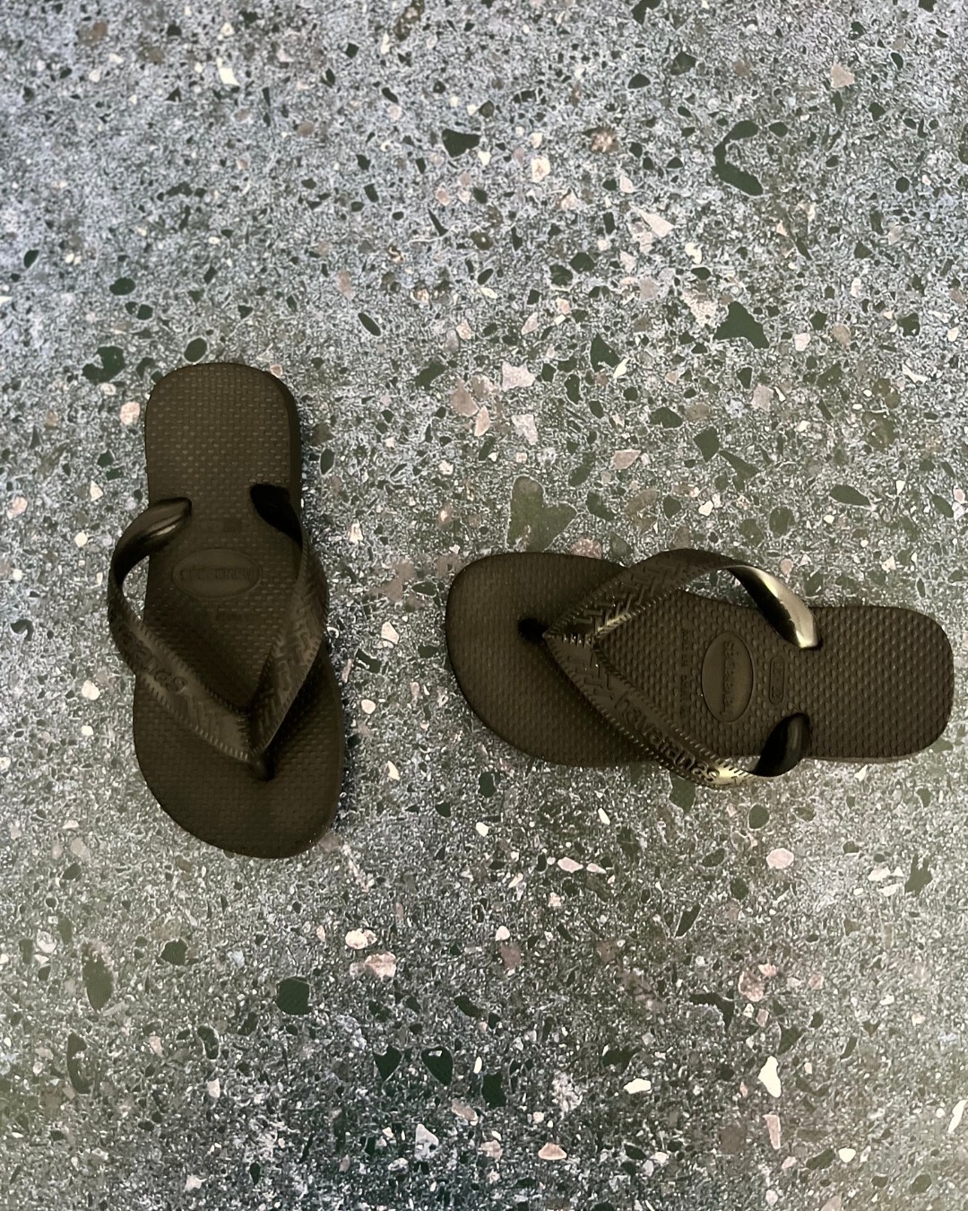 Havaianas black flops Size 11