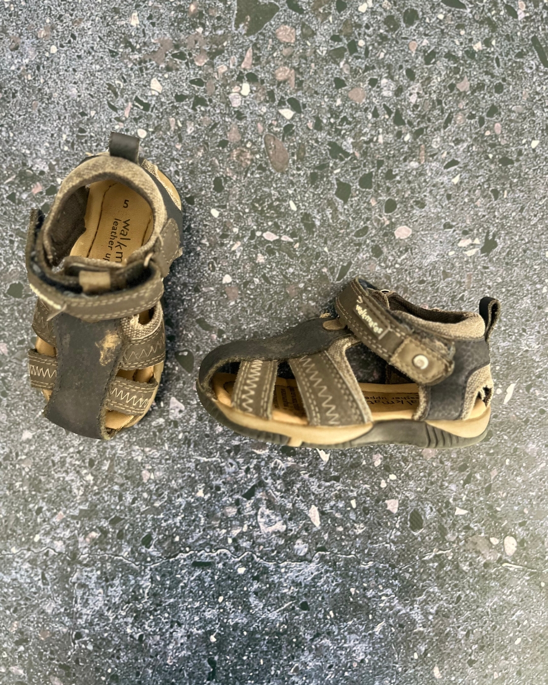 Walkmates blue velcro shoes Size 5